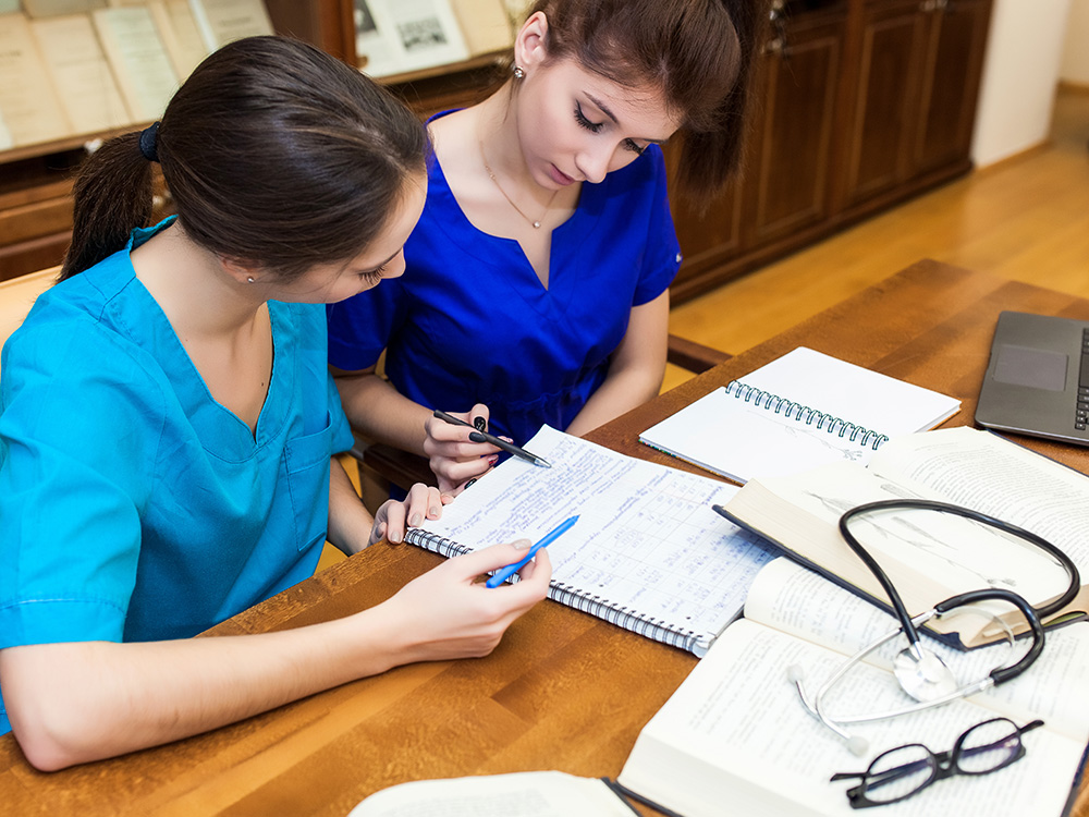 Ausgabe 08/19: Pflegeausbildungen werden neu geordnet