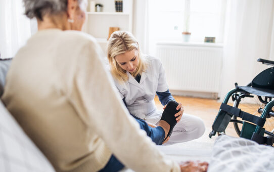 Ausgabe 03/26: Können wir uns die Pflege langfristig noch leisten?